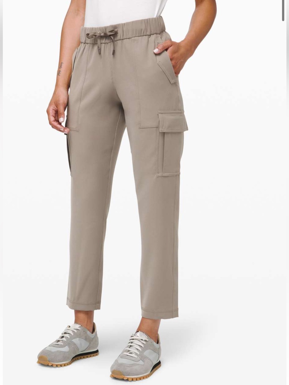 Lululemon Ready Set Cargo Pant
Size 4 in Carbon Dust